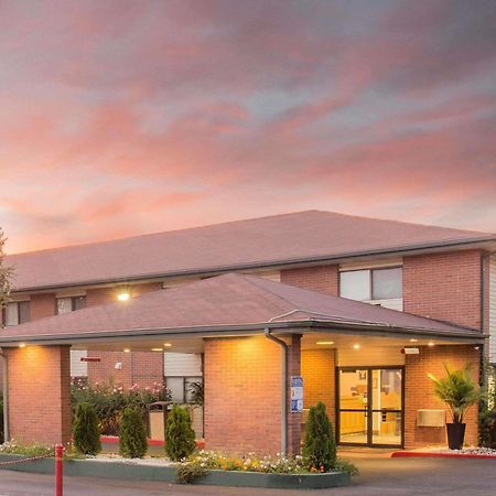 Super 8 By Wyndham Provo Byu Orem Exterior photo