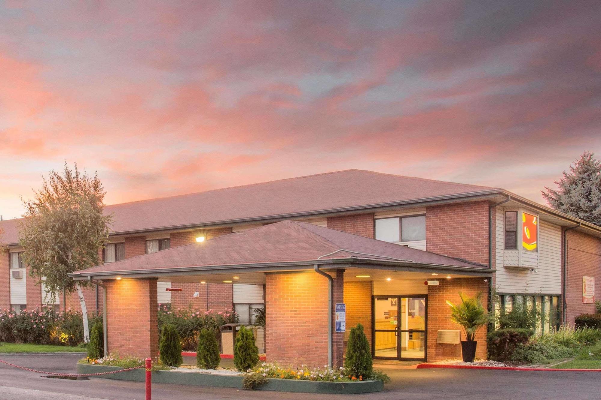 Super 8 By Wyndham Provo Byu Orem Exterior photo