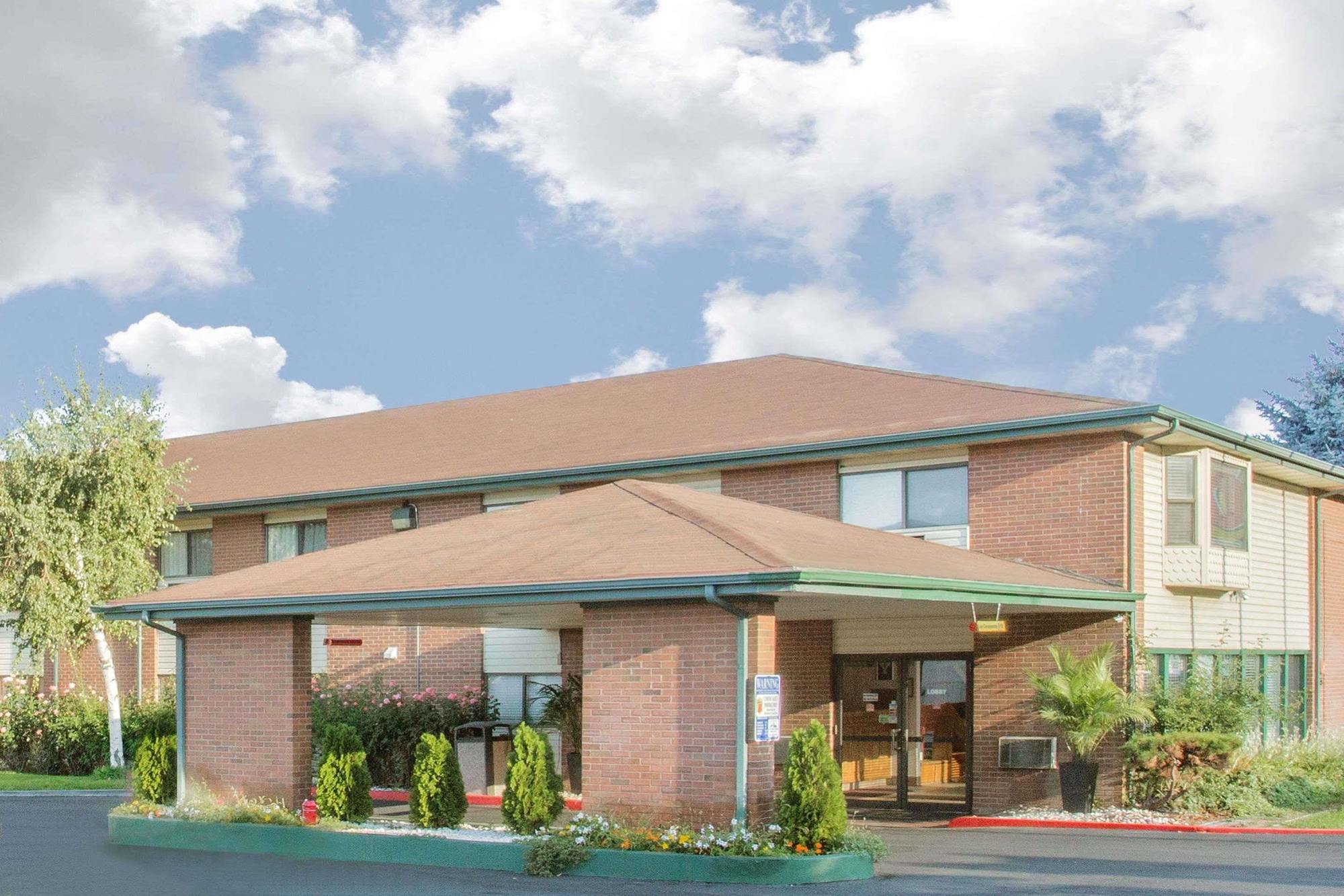 Super 8 By Wyndham Provo Byu Orem Exterior photo